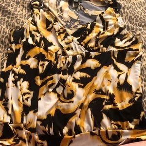 AGB x-large yellow print sleeveless V-Neck banded bottom